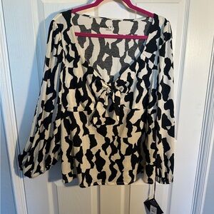 NWT PLUS SIZE Ava & VIV top